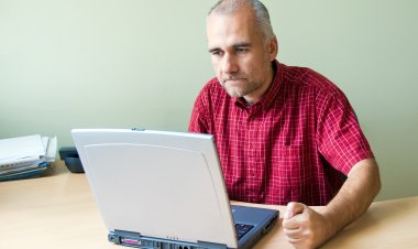 Sklepi o odpovedi pogodb o zaposlitvi, začasno zadržanje izvrševanja določb o prisilnem upokojevanju – obvestilo