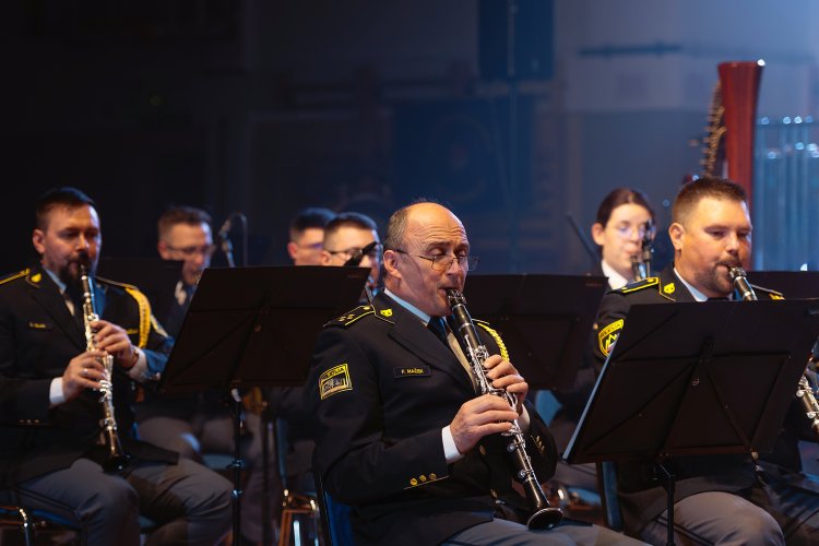 21. dobrodelni koncert Policijskega orkestra z gostjo Moniko Avsenik