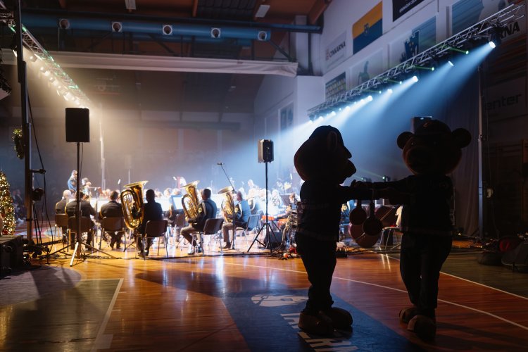 21. dobrodelni koncert Policijskega orkestra z gostjo Moniko Avsenik