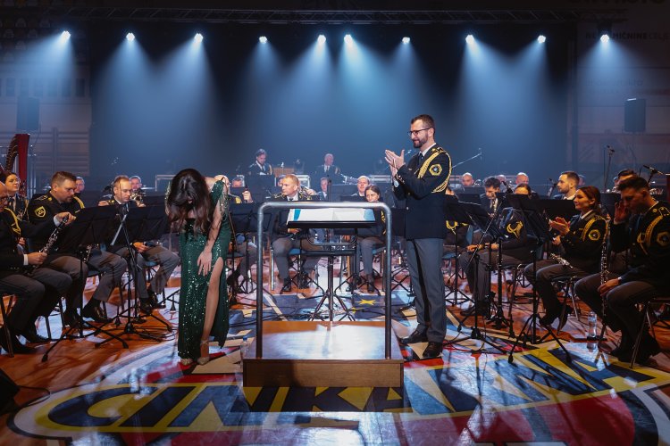 21. dobrodelni koncert Policijskega orkestra z gostjo Moniko Avsenik