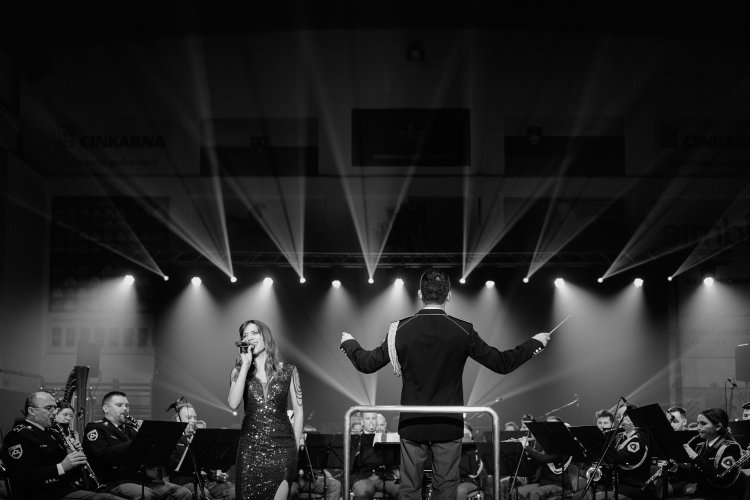 21. dobrodelni koncert Policijskega orkestra z gostjo Moniko Avsenik