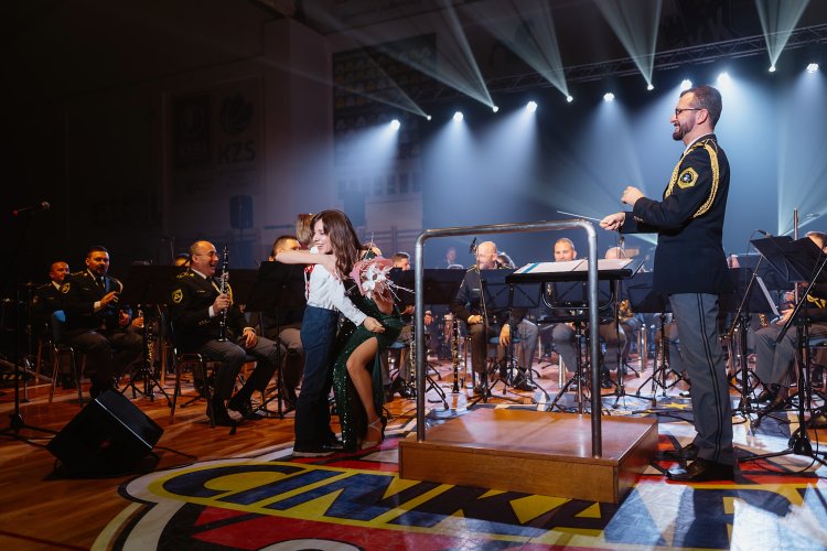 21. dobrodelni koncert Policijskega orkestra z gostjo Moniko Avsenik